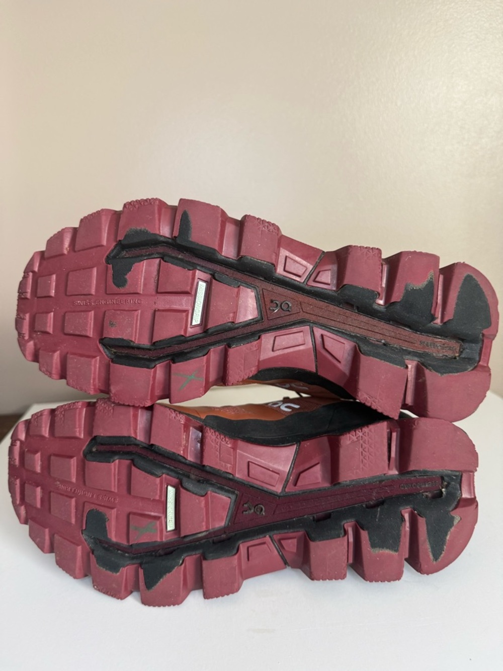 On Women's Cloudventure Waterproof Trail Running Shoes Hazel/Mulberry 9.5 - Picture 13 of 13